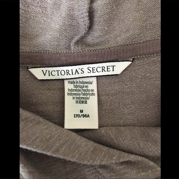 ๐ SOLD Victoria Secret Lounge Lips Hoodie! ๐ - Picture 6 of 7